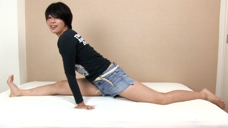 FC2-PPV-4762065 M986G09 Let me film this tall, slender beauty with an innocent smile masturbating!